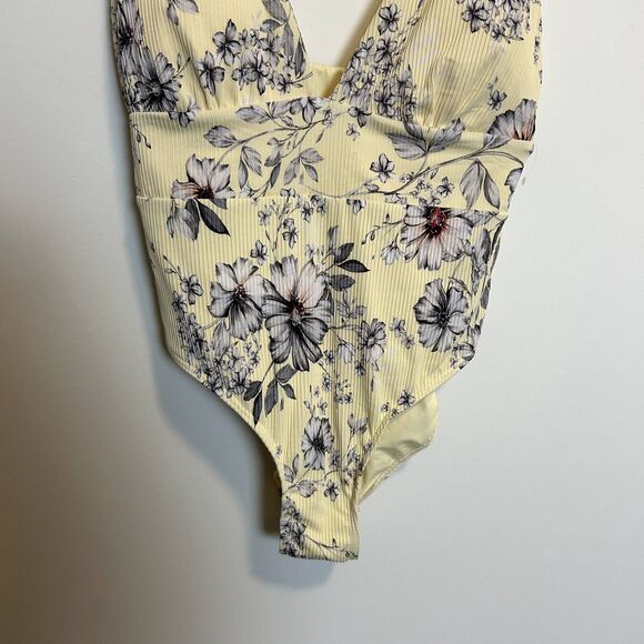 NWT Tinikikini Swim Wear Womens One-piece Swimsuit Size Large Pale Yellow - Picture 4 of 13